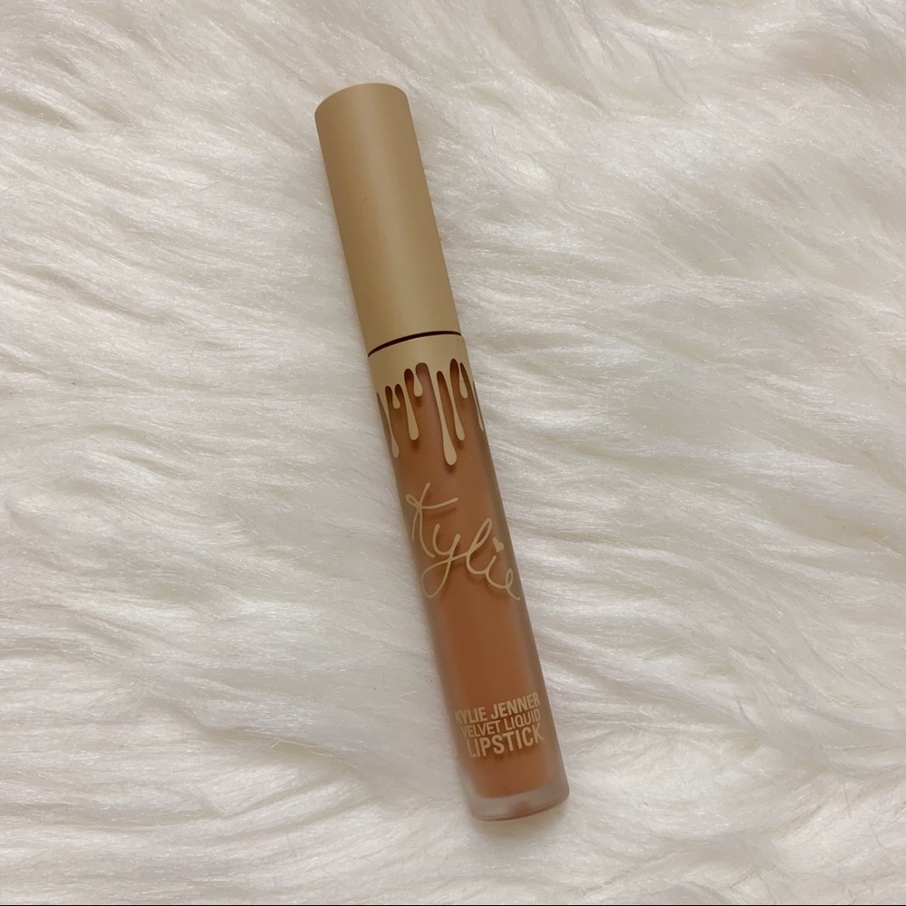 Kylie Cosmetics Velvet Liquid Lipstick in “Naked”